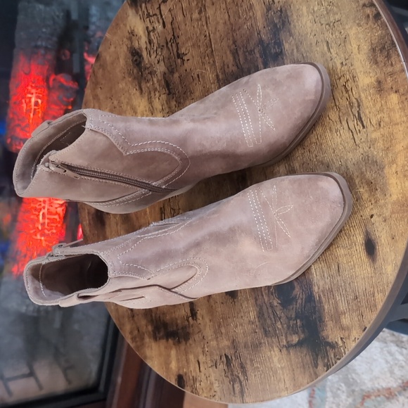 Dolce Vita booties - Picture 2 of 6